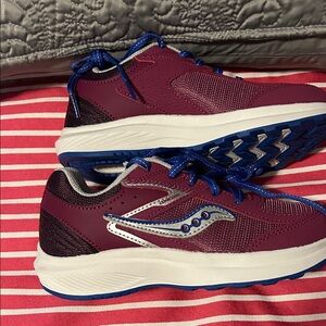 NWOT Saucony Big Kid’s Cohesion Kdz sneakers
